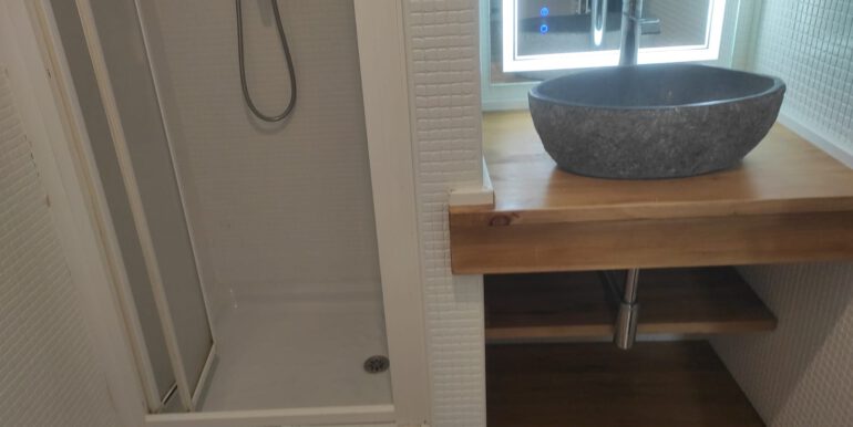 BB73E7F6-65D5-4995-A65D-630935C1A590