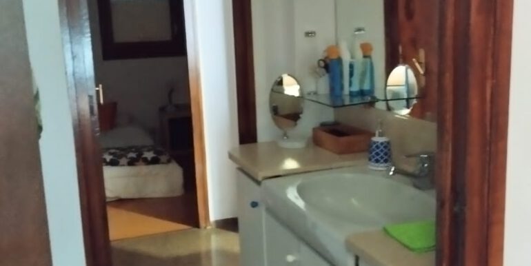 5D9F27F2-7D98-41FF-B572-19C45FE04BB0